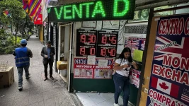 Les transferts de fonds vers le Mexique ont chuté de 4,6 % en mai. Une baisse qui n'avait pas été observée depuis près de treize ans. (Rodrigo Oropeza/AFP)