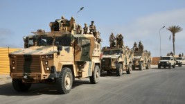 Vehicles of forces loyal to Tripoli-based Prime Minister Abdulhamid Dbeibah. ©  Hazem Turkia/AGetty Images