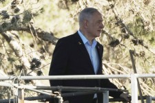 Benyamin Nétanyahou, premier ministre israélien, le 3 juillet 2025, lors de sa première visite au kibboutz Nir Oz depuis que l’endroit a été attaqué par le Hamas le 7 octobre 2023. LEO CORREA/AP
