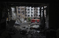 Photo: Oleksii Filippiov Agence France-Presse  Un immeuble résidentiel est endommagé suite à une attaque russe à Kiev le 21 juillet 2025, dans le cadre de l’invasion russe de l’Ukraine.