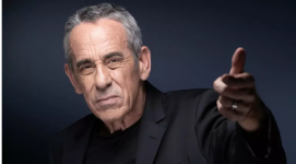 Thierry Ardisson pose lors d'une séance photo à Paris, le 20 avril 2022. © Joël Saget, AFP