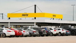 Les ventes de voitures d'occasion de l'entreprise Hertz peuvent désormais s'effectuer sur Amazon Autos. (Cerib - Stock.adobe.com)