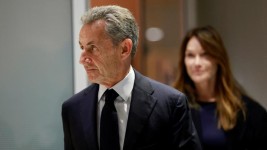 Nicolas Sarkozy à la sortie du tribunal correctionnel de Paris jeudi 25 septembre 2025. Stephanie Lecocq / REUTERS