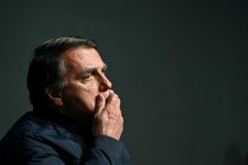 Jair Bolsonaro, dont la phase finale de son procès pour tentative de coup d’État commence le 2 septembre 2025, lors d’une conférence le 6 juillet 2024 à Balneário Camboriú, au Brésil. Photo EVARISTO SA/AFP