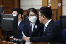 Kim Keon Hee, the wife of South Korea’s jailed former President Yoon Suk Yeol, attends her first trial hearing on corruption charges, at the Central District Court in Seoul, South Korea, on Wednesday, September 24, 2025. CHUNG SUNG-JUN / AP