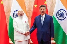 Le Premier ministre indien, Narendra Modi, avec le président chinois, Xi Jinping, le 31 aôut 2025, à Tianjin, en marge du sommet de l’Organisation de coopération de Shanghai. photo gouvernement indien/AFP
