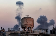 Smoke rising in southern Gaza after airstrikes on Sunday.Credit...Ramadan Abed/Reuters