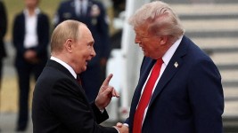 Donald Trump a annoncé qu'il rencontrerait Vladimir Poutine à Budapest, en Hongrie, à une date non précisée, jeudi à l'issue d'une longue conversation téléphonique avec le président russe. © Reuters/Kevin Lamarque
