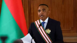 Le colonel de l'armée Michael Randrianirina lors de son investiture en tant que président par intérim de Madagascar après la chute de l'ex-président Andry Rajoelina. À Antananarivo, le 17 octobre 2025. © Reuters/Siphiwe Sibeko