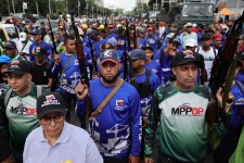 Une marche organisée par le gouvernement en soutien au président Nicolas Maduro, à Caracas (Venezuela), le 23 septembre 2025. JESUS VARGAS / AP