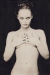 Paolo Roversi, Vanessa Paradis, 1997.© Paolo Roversi / La Galerie de L’Instant