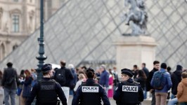 Cambriolage du Louvre: un lien possible avec un vol de nacelle dans le Val-d’Oise dix jours plus tôt Cambriolage du Louvre: un lien possible avec un vol de nacelle dans le Val-d’Oise dix jours plus tôt