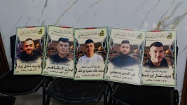 Des visages de jeunes emprisonnés depuis le 7 octobre 2023, dans le bureau du club des prisonniers de Naplouse. Arthur Larie pour Le Figaro