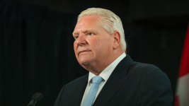 Doug Ford va « mettre sur pause » la diffusion de la publicité anti-tarifs dès lundi Le premier ministre de l'Ontario Doug Ford  Photo : La Presse canadienne / Laura Proctor