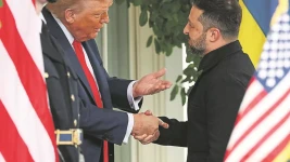 Donald Trump et Volodymyr Zelensky à la Maison Blanche en août 2025. (REUTERS/Kevin Lamarque TPX IMAGES OF THE DA