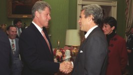 Jeffrey Epstein and Bill Clinton in 1993. ©  Wikimedia Commons