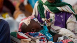 Les massacres d’el-Fasher ont poussé des milliers de civils sur les routes, qui se sont réfugiés à Tawila, au Darfour Nord, Soudan, le 27 octobre 2025. Mohammed Jamal / REUTERS