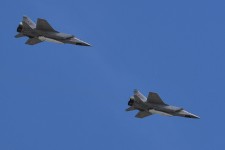 Des avions d'interception supersoniques MiG-31 transportant des missiles hypersoniques "Kinjal" survolant la Place Rouge le 9 mai 2018  afp.com/-