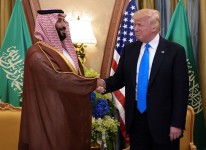 Le prince héritier d'Arabie saoudite, Mohammed ben Salmane (G), rencontre le président américain Donald Trump le 20 mai 2017 à Ryad  afp.com/MANDEL NGAN
