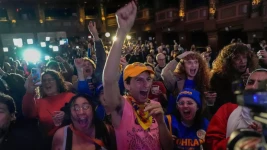 Les partisans du candidat démocrate à la mairie Zohran Mamdani lors de la soirée électorale, le 4 novembre 2025, à New York. © Yuki Iwamura, AP