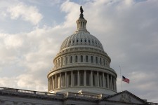 Le Sénat américain a franchi la première étape pour mettre fin au shutdown, selon des médias