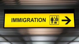 Le nombre de résidents temporaires qui seront admis au Canada sera coupé de près de la moitié au cours des prochaines années. (Photo d'archives)  Photo : iStock