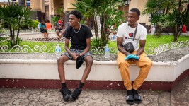 De nombreux migrants, comme Claudio et Réginald, se retrouvent à Tapachula, complètement au sud du Mexique.  Photo : Radio-Canada / Emilio Avalos