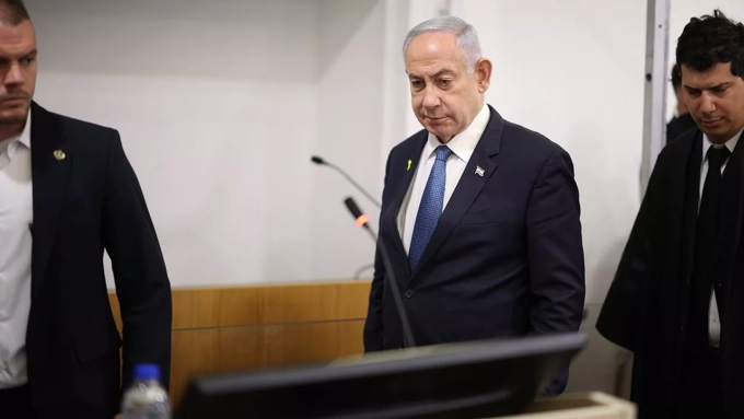 Le Premier ministre israélien à l'une des audiences de son procès, le 16 décembre 2024, à Tel Aviv. (Stoyan Nenov/Pool/SIPA)