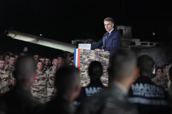 Le président de la République française, Emmanuel Macron, durant son discours devant les armées à Abou Dhabi, le 21 décembre 2025. LUDOVIC MARIN/AFP