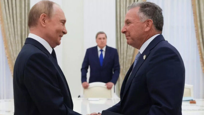 (Illustration) Le président russe Vladimir Poutine reçoit l'émissaire américain Steve Witkoff au Kremlin le 6 août 2025. © Gavriil Grigorov, AP