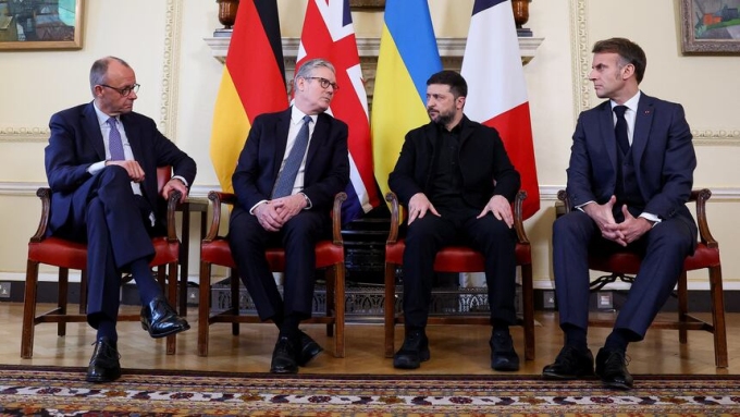 From left to right, German Chancellor Friedrich Merz, British Prime Minister Keir Starmer, Ukrainian President Volodymyr Zelenskyy and French President Emmanuel Macron meet at 10 Downing Street in London. (Toby Melville/Reuters)