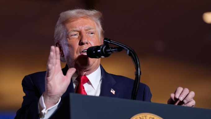 Donald Trump prononce un discours au Mount Airy Casino Resort.  Photo : Associated Press / Alex Brandon