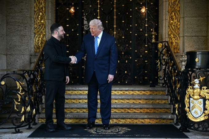 US President Donald Trump welcomes Ukranian President Volodymyr Zelensky at his Mar-a-Lago residence in Palm Beach, Florida, on December 28, 2025.  Jim Watson/AFP/Getty Images