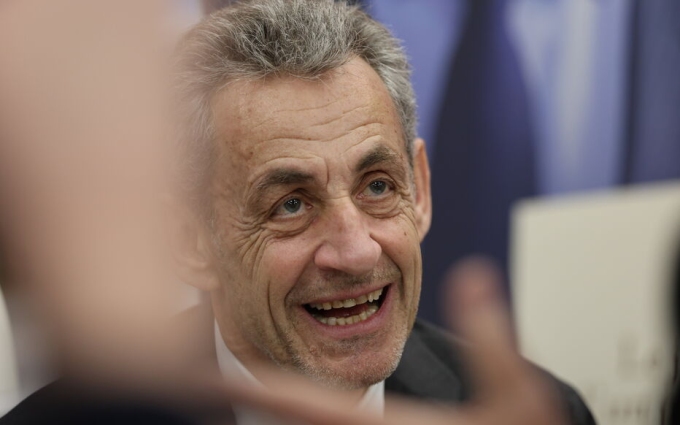 Toujours sous contrôle judiciaire, Nicolas Sarkozy passe des vacances en Guadeloupe en famille