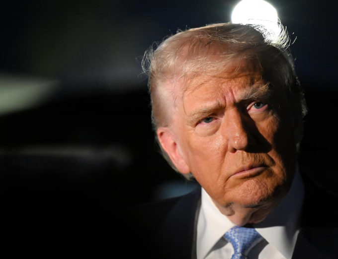 Trump prêt à se pencher sur une frappe mortelle controversée en mer des Caraïbes