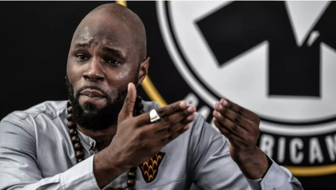 Un mandat d'arrêt international a été émis par le Bénin à l'encontre de Kemi Seba. © Stephane De Sakutin, AFP