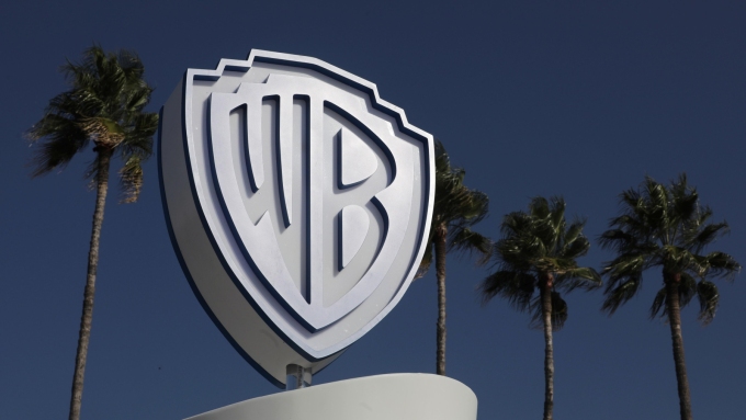 L'offre de Paramount survient après l'annonce d'une entente entre Netflix et Warner Bros pour 83 milliards de dollars américains (116 milliards CAD).  Photo : Reuters / Eric Gaillard