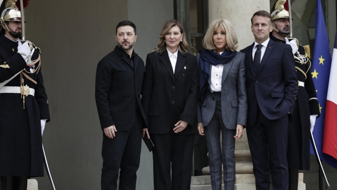 Volodymyr Zelensky tente de consolider ses appuis en Europe à la veille d'une rencontre entre l'envoyé américain Steve Witkoff et le président russe Vladimir Poutine.  Photo : afp via getty images / STEPHANE DE SAKUTIN