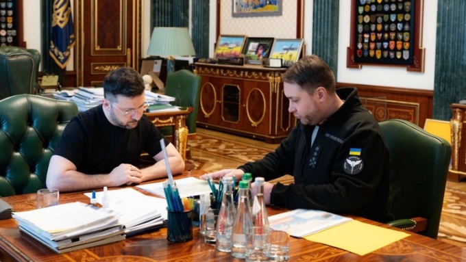 Ukraine’s Vladimir Zelensky during his meeting with military intelligence chief, Kirill Budanov, in Kiev. ©  Telegram / Vladimir Zelensky