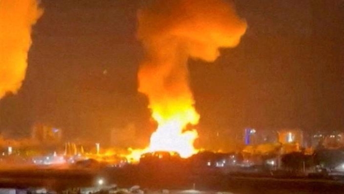 Des explosions samedi matin à Caracas provoquées par les bombardements américains. VIDEO OBTAINED BY REUTERS / REUTERS