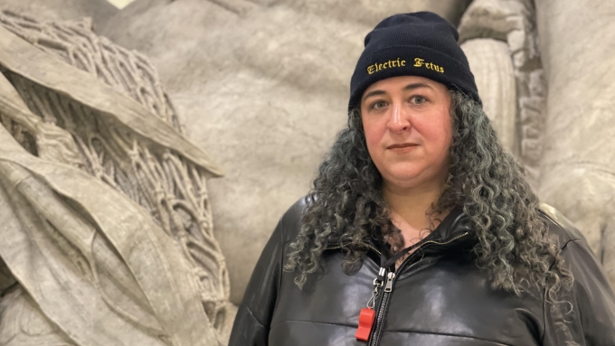 Aisha Gomez est la représentante démocrate du district 62A de l'État du Minnesota, à Minneapolis, où Renee Nicole Good a été tuée.  Photo : Radio-Canada / Azeb Wolde-Giorghis