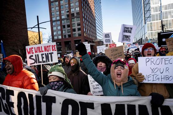 Protest against Immigration and Customs Enforcement (ICE) in the streets of downtown Minneapolis, Minnesota, on January 25, 2026. ROBERTO SCHMIDT/AFP