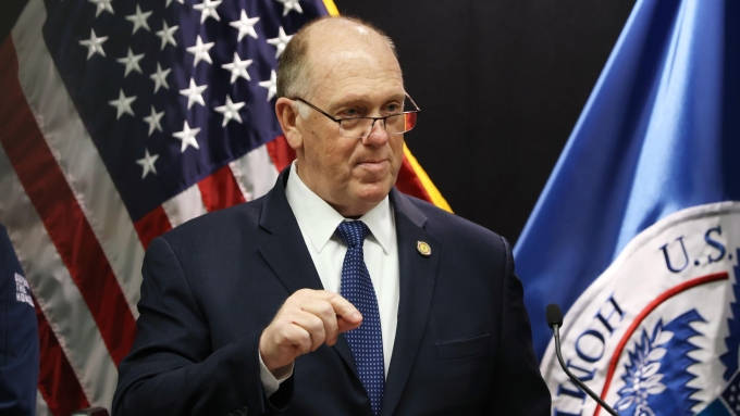 Tom Homan, le responsable des frontières de Donald Trump, fait le point sur les opérations en cours en matière d'immigration à Minneapolis lors d'une conférence de presse, le 29 janvier 2026.  Photo : Getty Images / Scott Olson