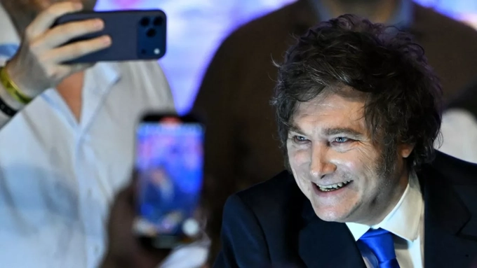 Après deux ans de mandat, Javier Milei réussit son pari de remettre l'Argentine sur les rails de la croissance. (Photo Luis Robayo/AFP)