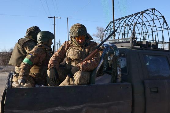 Des soldats en mission dans la région de Zaporijia (Ukraine), le mardi 10 février 2026. Photo fournie par le service de presse de la 65ᵉ brigade mécanisée ukrainienne. 65E BRIGADE MÉCANISÉE UKRAINIENNE VIA AP
