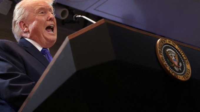 Donald Trump remplace les droits de douane invalidés par la Cour suprême