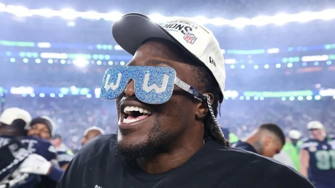 Getty Images / Seahawks player Tyrice Knight celebrates with some fancy shades