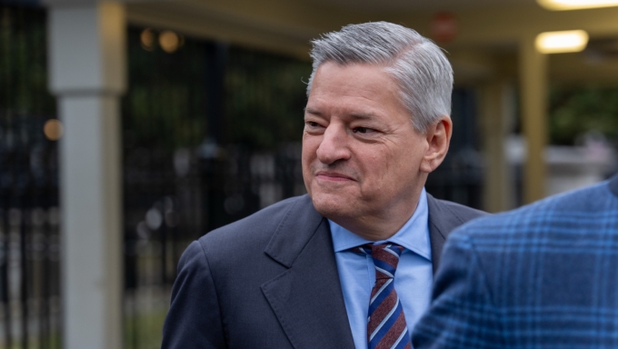 Netflix Walks and Wins? Stock Pops, Wall Street Praises Call to Quit Hunt for Warner Bros.