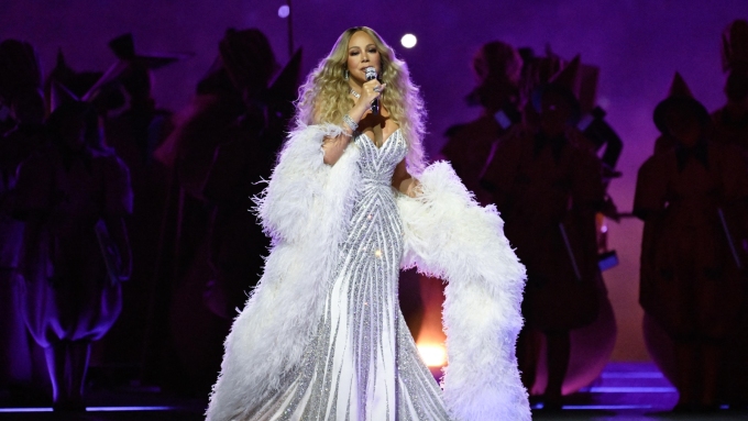L'animateur de la cérémonie d'ouverture des Olympiques a multiplié les erreurs, confondant entre autres Mariah Carey et la présidente du CIO avec d'autres personnes.  Photo : afp via getty images / WANG ZHAO