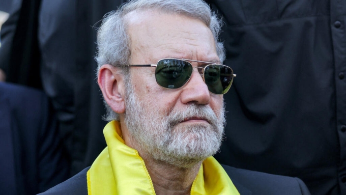 Ari Larijani, principal responsable de la sécurité en Iran, le 27 septembre 2025 à Beyrouth, au Liban. © Anwar Amro, AFP